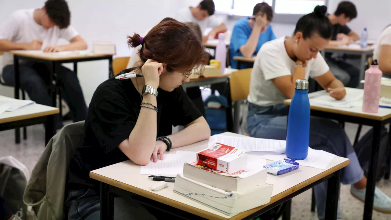 Il governo taglia la scuola: meno insegnanti, meno personale e meno agli asili nido al Sud