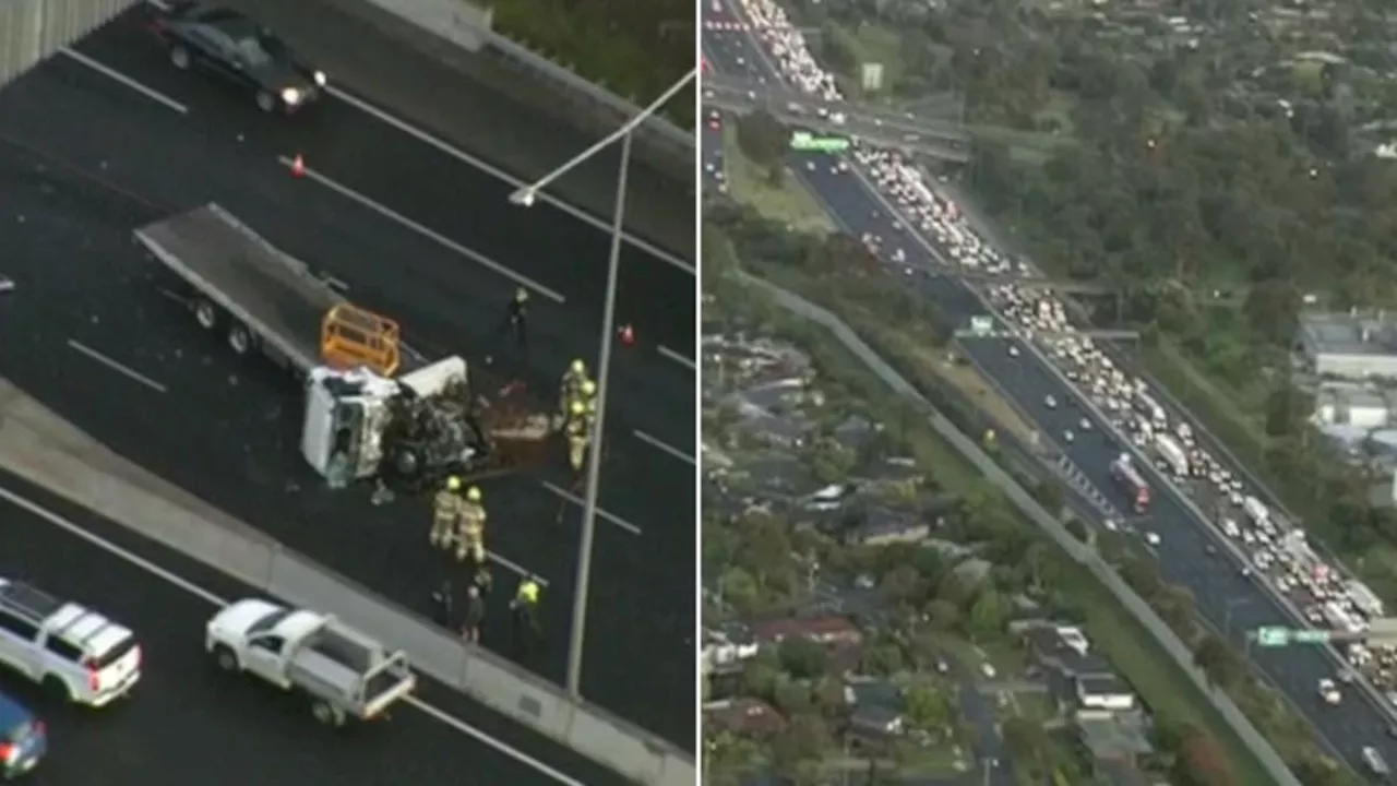 Serious truck crash causes major delays on Monash Freeway in Melbourne