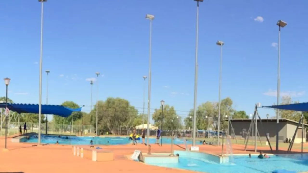 Midge infestation leads to Halls Creek pool closure during 41C heatwave