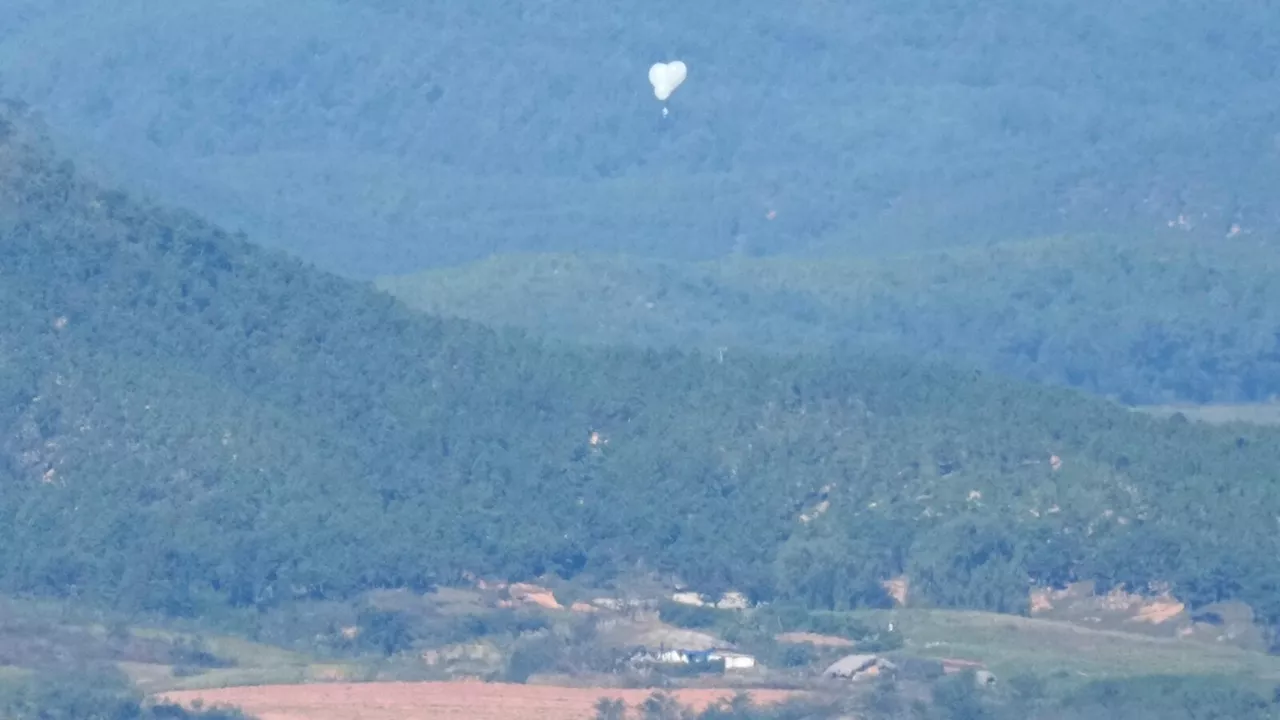 Trash carried by a North Korean balloon again falls on the presidential compound in Seoul