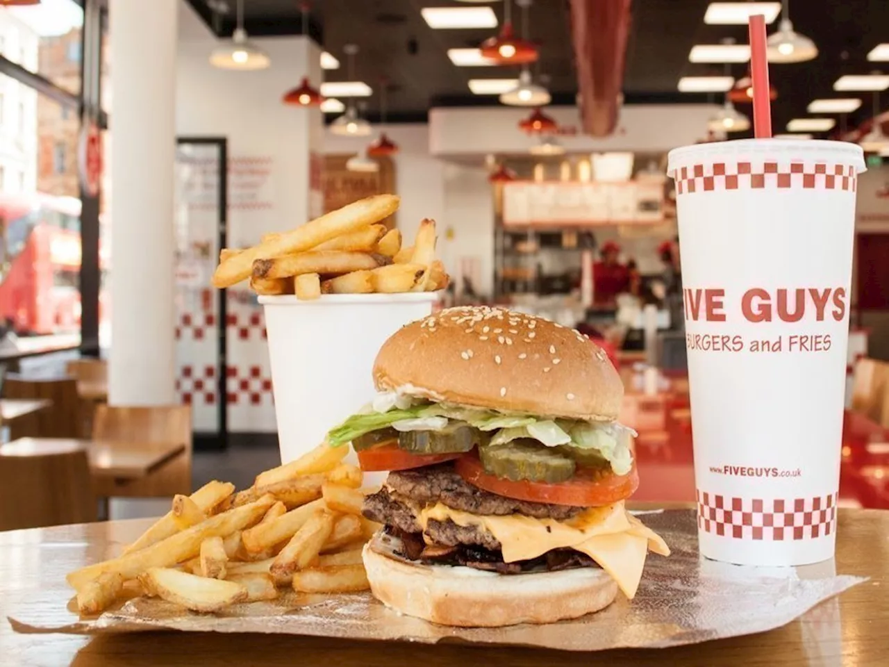 Avec trois nouvelles adresses, dont une rive gauche, Five Guys poursuit son expansion à Paris