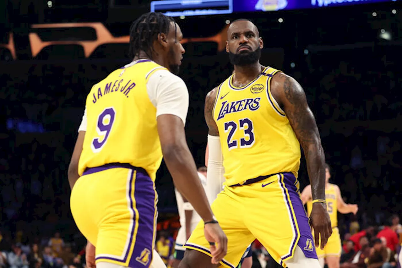 LeBron e Bronny James in campo insieme