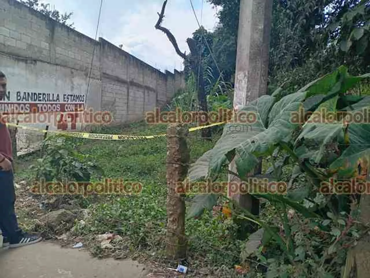 Hallan a hombre muerto en patio de vivienda, en Banderilla