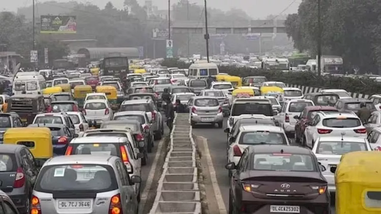 Vehicle Pollution: दिल्ली में बिगड़ता वायु गुणवत्ता सूचकांक, आपकी कार और स्कूटर इसके लिए हैं कितने जिम्मेदार?