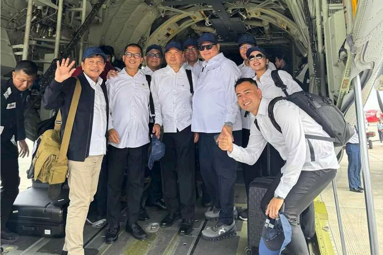 Tanpa Pengawal, Menteri Prabowo Tenteng Tas Berangkat Retreat ke Magelang