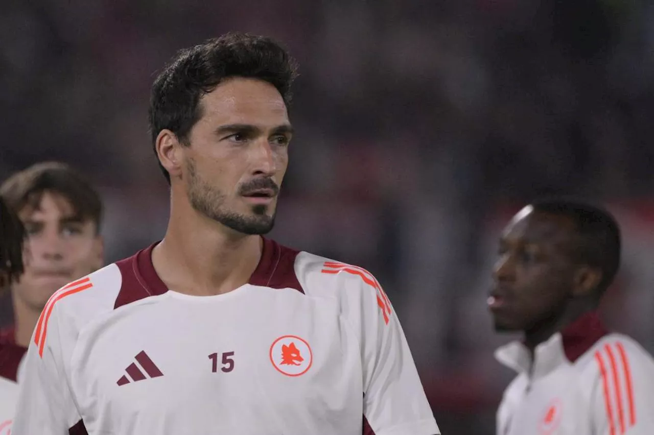 Roma-Dinamo Kiev, Hummels ancora fuori: il riscaldamento e la reazione dei tifosi