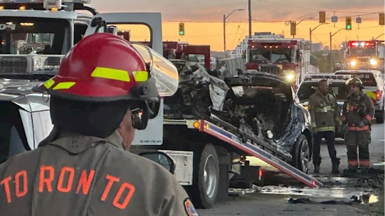 4 killed in fiery single-car crash in downtown Toronto