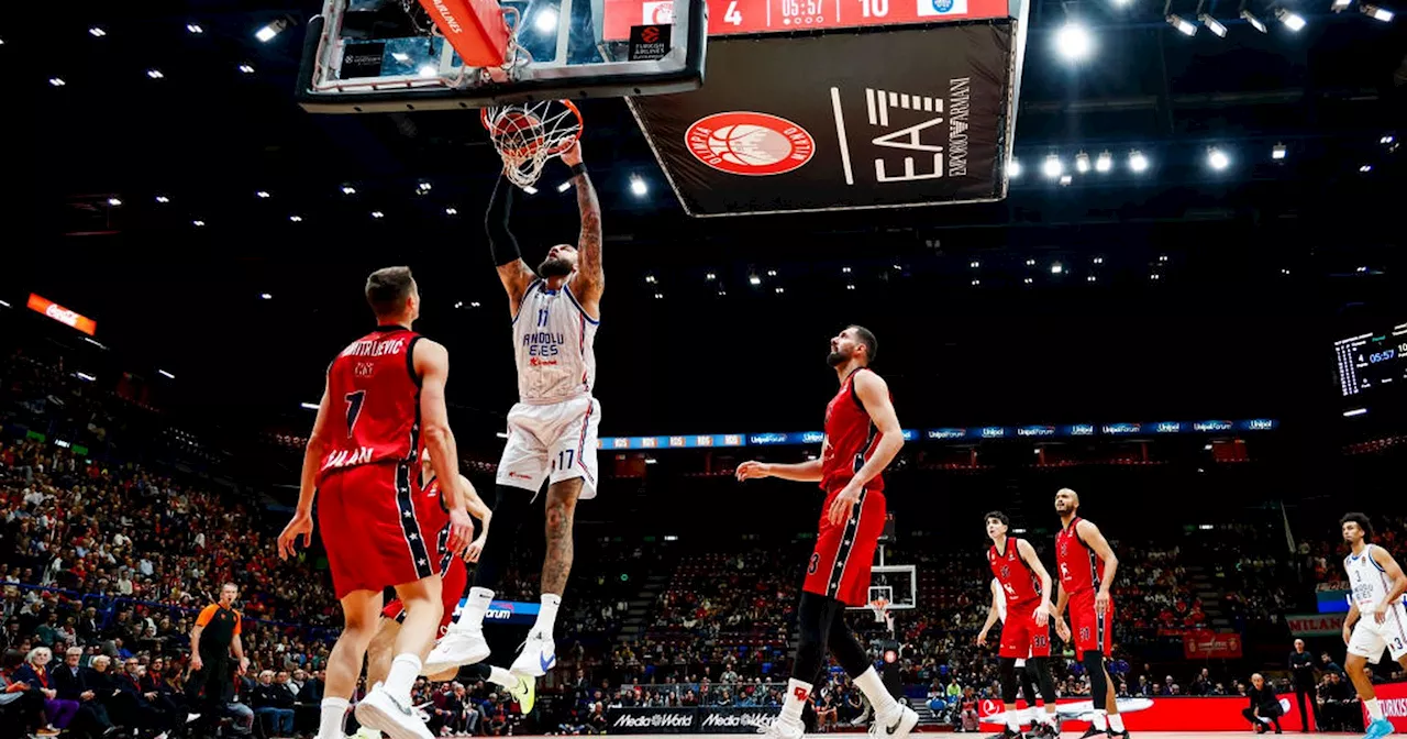 Olimpia Milano non pervenuta per un tempo intero, l'Efes Istanbul passa al Forum 96-84