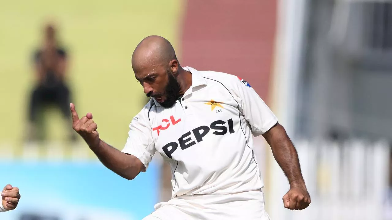 12 wickets fall to spin as Pakistan make slice of history on day one of decider