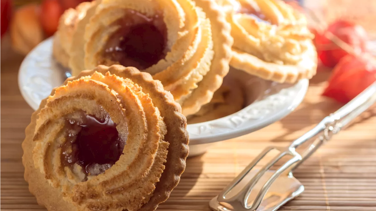 Ochsenaugen: Rezept für die traditionellen Marzipan-Plätzchen mit Marmelade