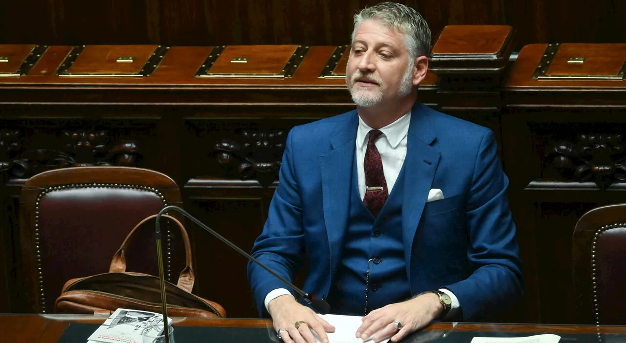 Alessandro Giuli, scivoloni e troppa sicurezza: il Ministro della cultura diventa una trappola