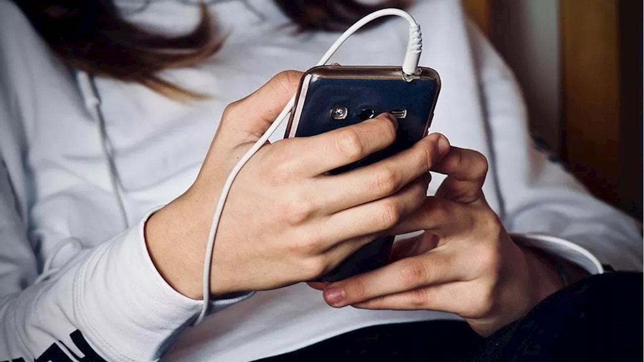 Alerta por los 'jóvenes digitales': “Estamos creando generaciones estúpidas”