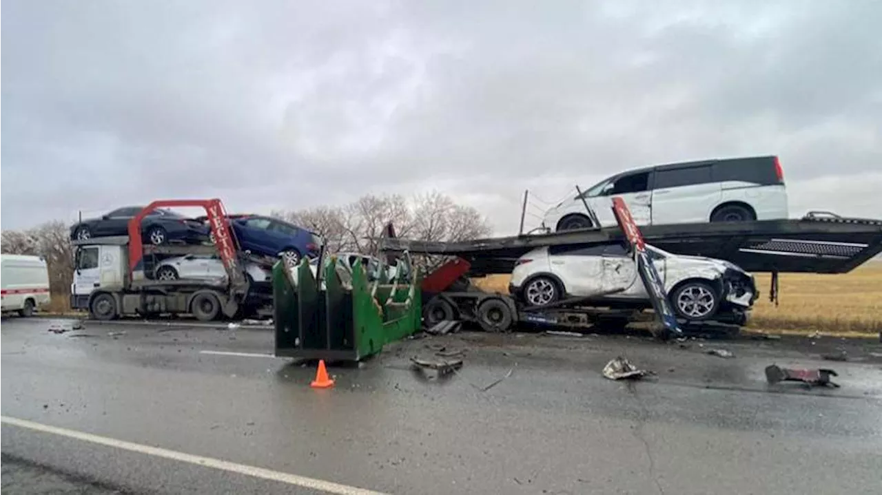 Три человека пострадали в ДТП с участием девяти автомобилей на трассе Тюмень-Омск