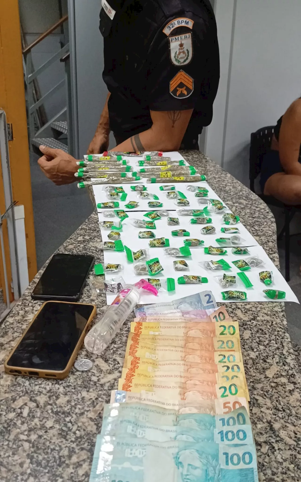 Adolescente é apreendido por tráfico de drogas no Parque Aeroporto em Macaé