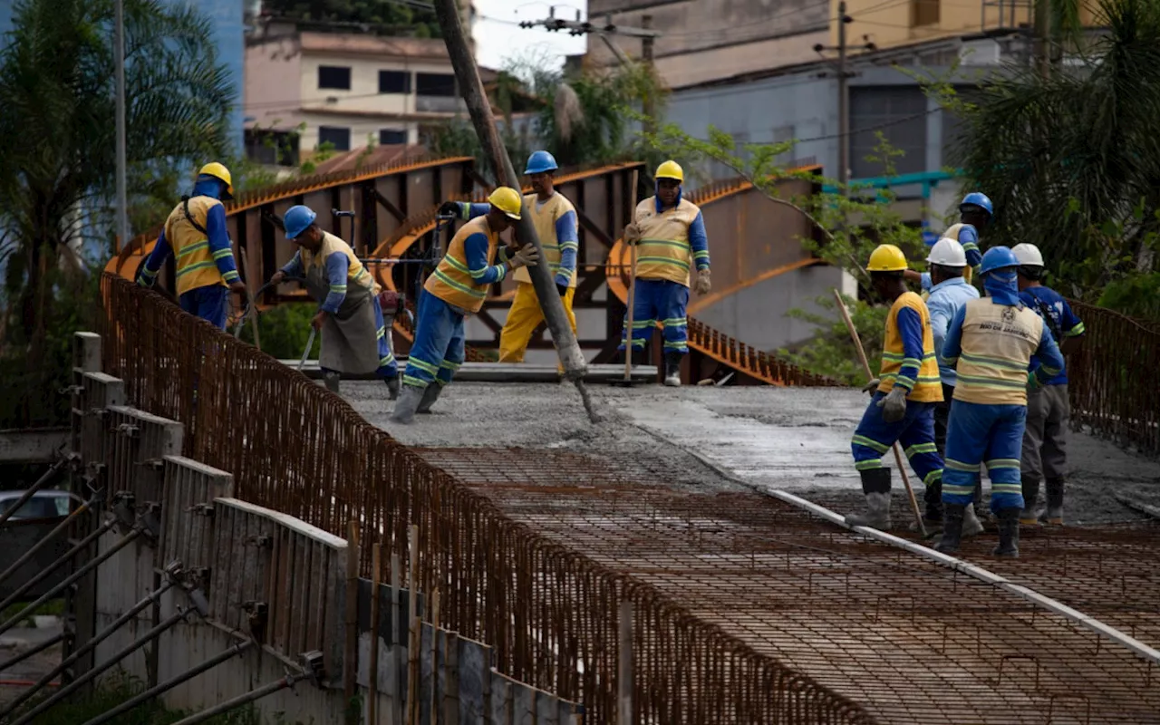 Rampa de descida da nova alça do viaduto Heitor Leite Franco recebe concretagem