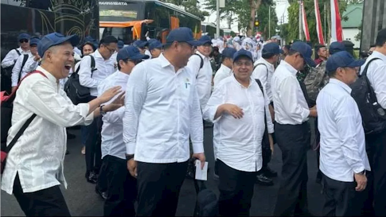 Rombongan Wakil Menteri Kabinet Prabowo-Gibran Tiba di Akmil Magelang, Disambut Warga dan Pelajar