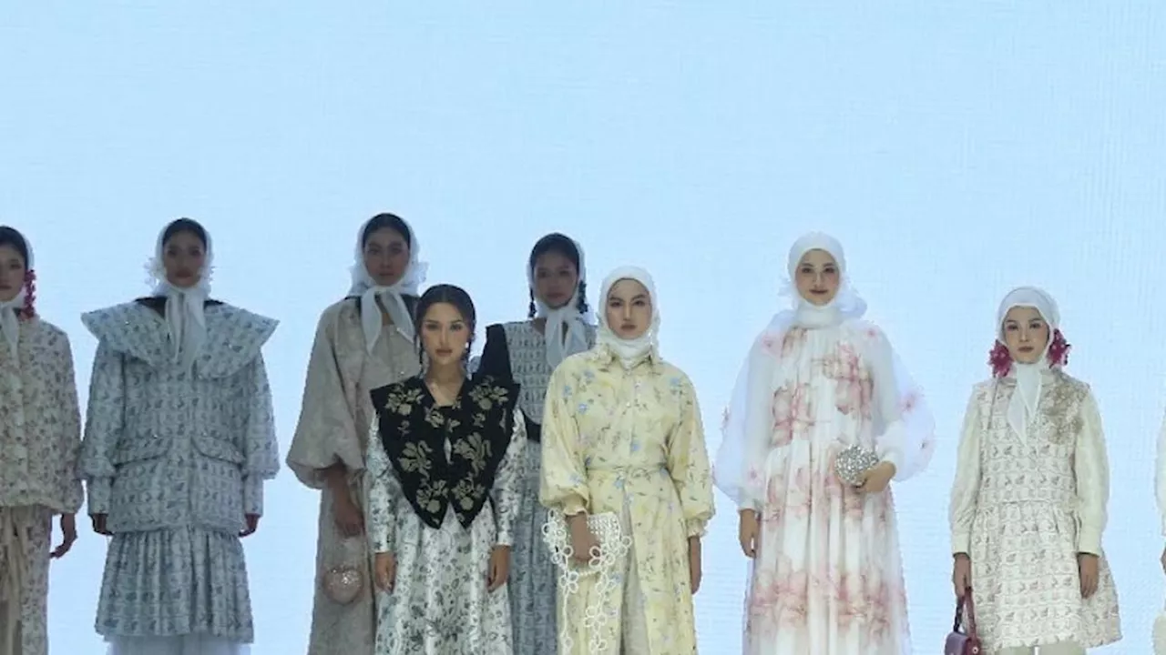 6 Potret Jennifer Coppen dan Xaviera Putri Pede Berbusana Brand Lokal di JFW 2025