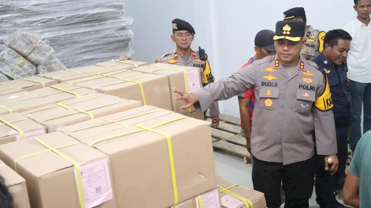 Surat Suara Pilkada Rohul Datang, Polisi Jaga Ketat Gudang Logistik KPU