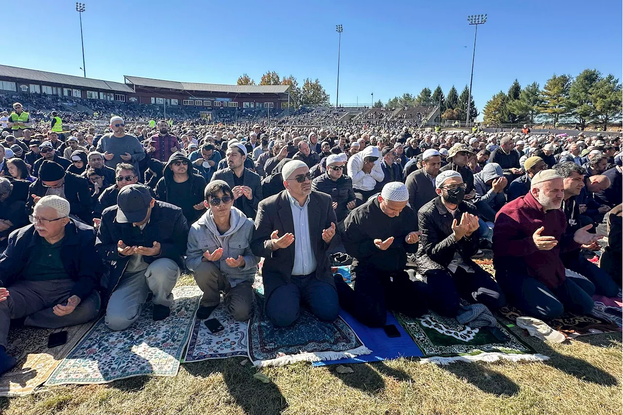 Thousands mourn Fethullah Gülen, a Turkish spiritual leader who died in the US