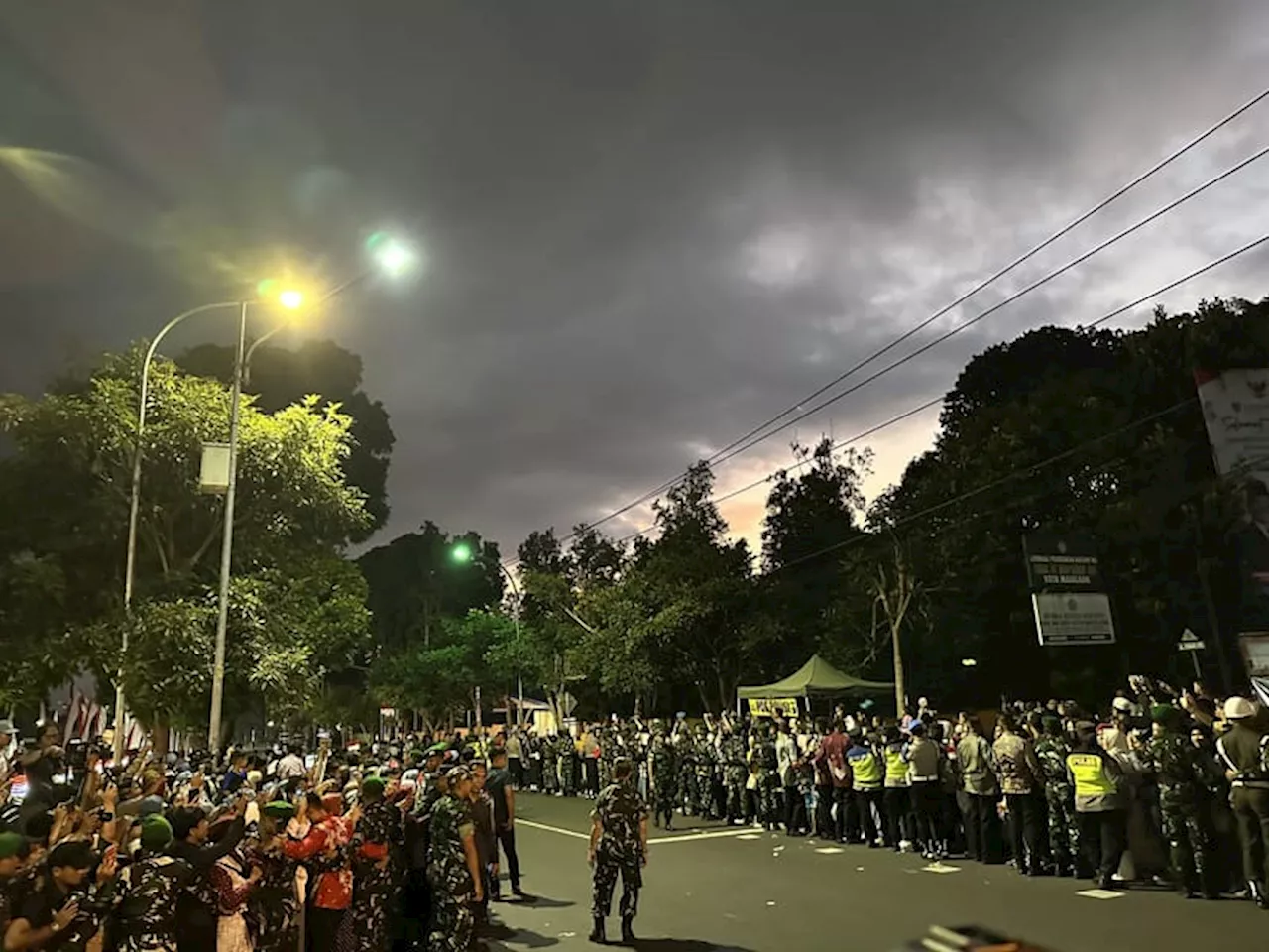 Ribuan Warga Sambut Kedatangan Prabowo Subianto di Lembah Tidar Magelang