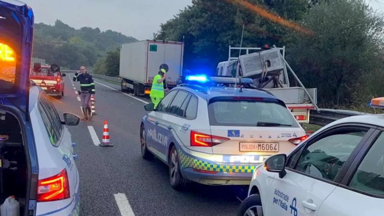 Incidente a Orvieto, scontro fra mezzi pesanti sulla A1: due morti