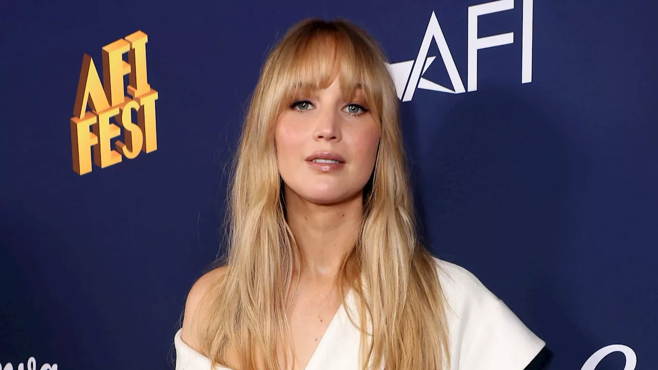 Jennifer Lawrence strahlt mit Babybauch auf dem Red Carpet