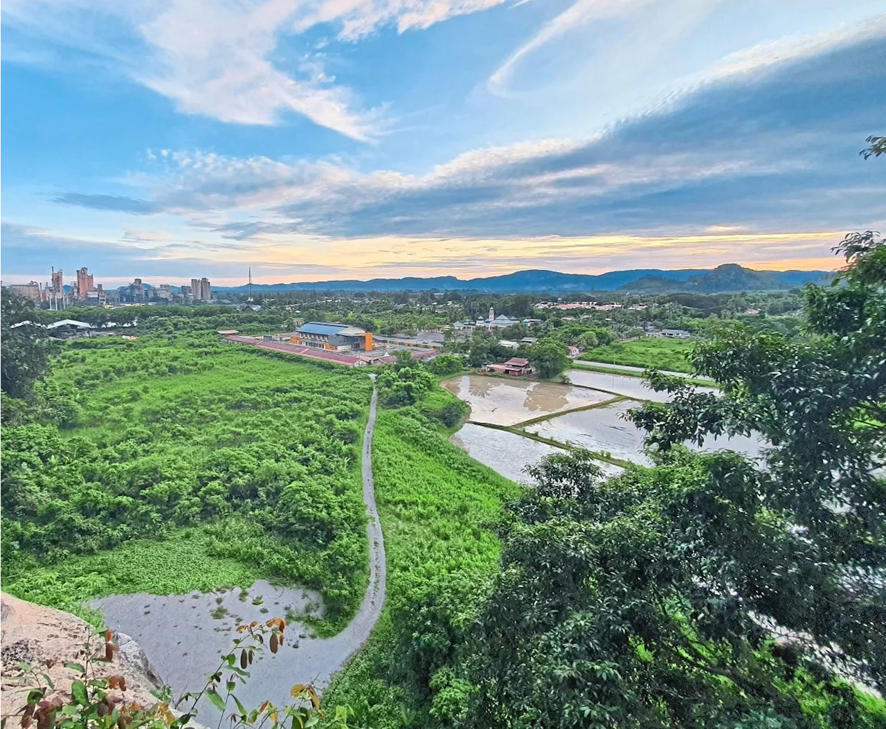 Hiker takes wrong trail at Bukit Keteri, gets help from kind stranger