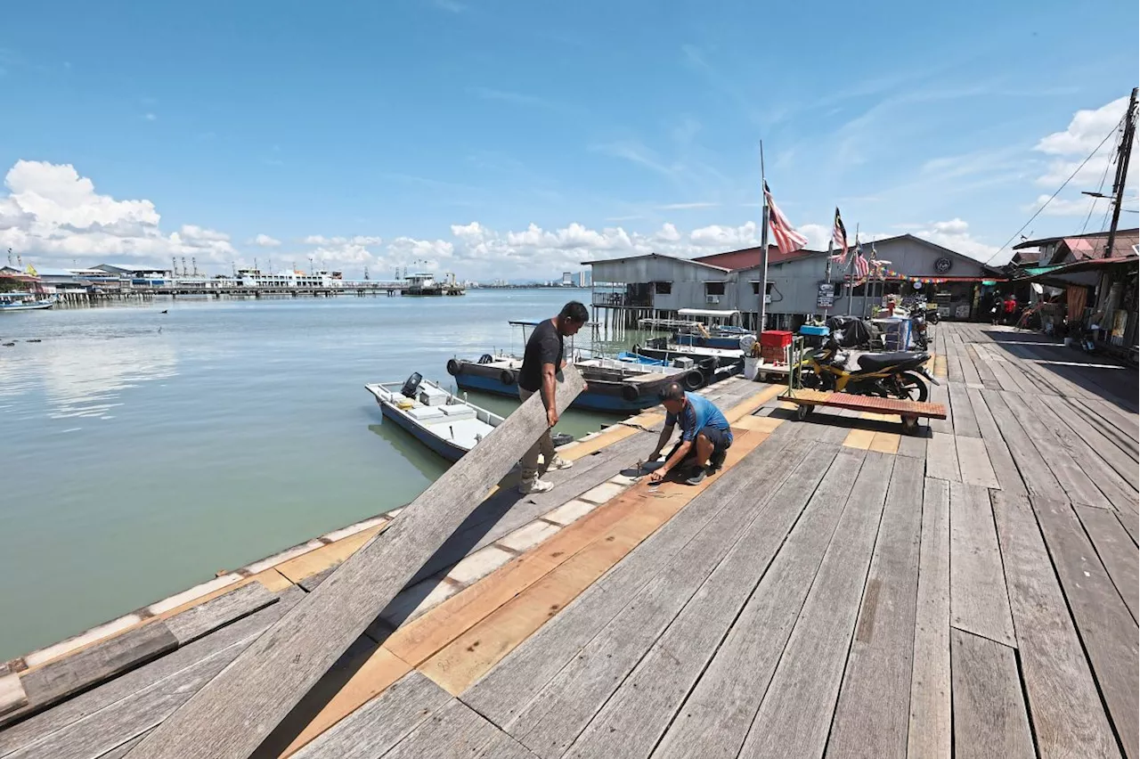 New planks for tighter fit and safer walks at Chew Jetty