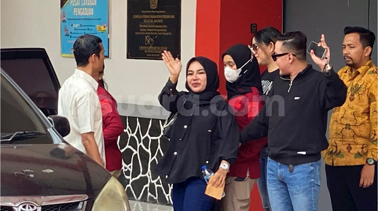 Bebas dari Penjara, Medina Zein Semringah Bisa Belanja ke Minimarket Lagi