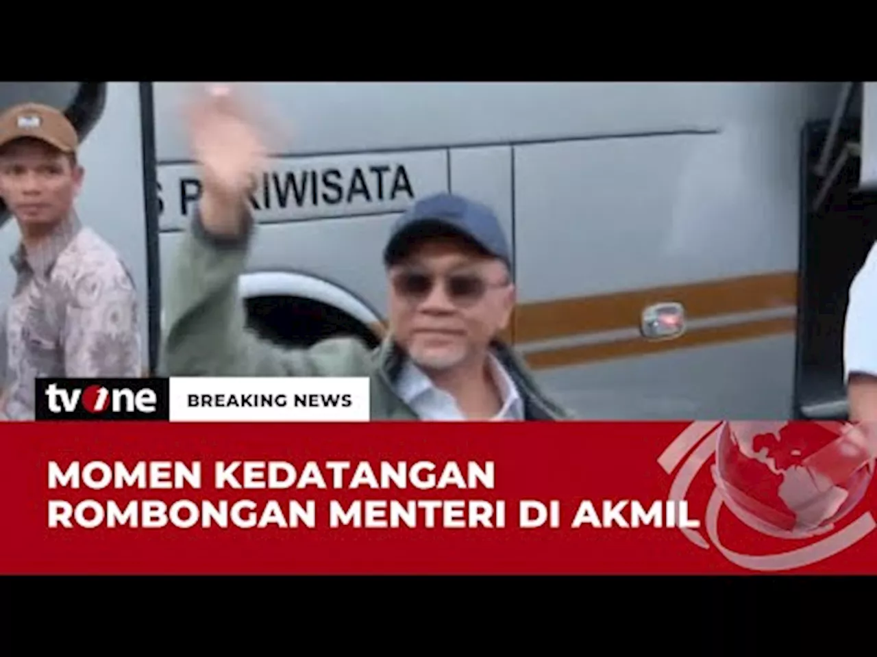 Detik-detik Bus Bawa Rombongan Menteri Tiba di AKMIL Magelang