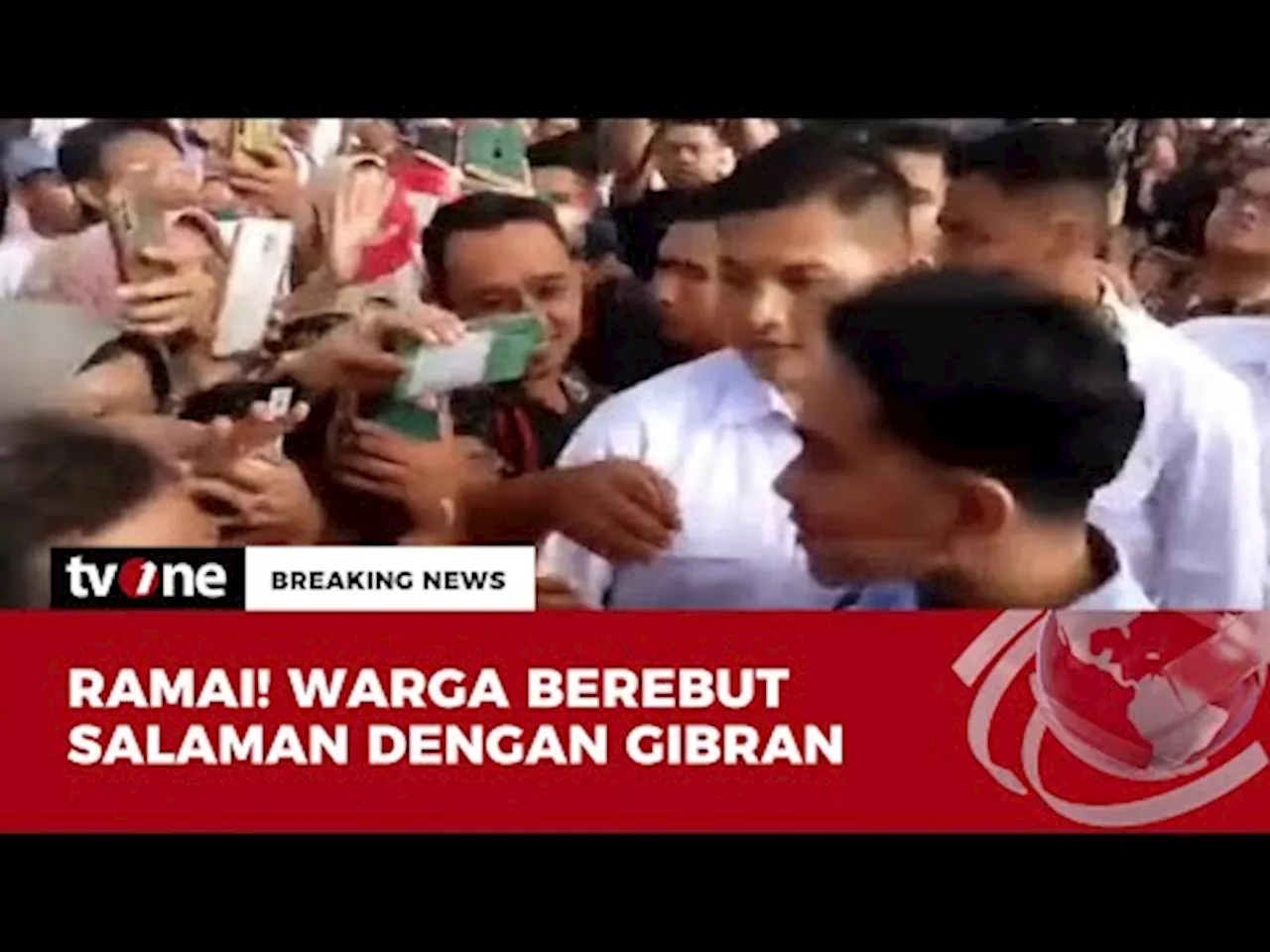 Gemuruh Antusias Warga Sambut Kedatangan Gibran di AKMIL Magelang | Breaking News tvOne