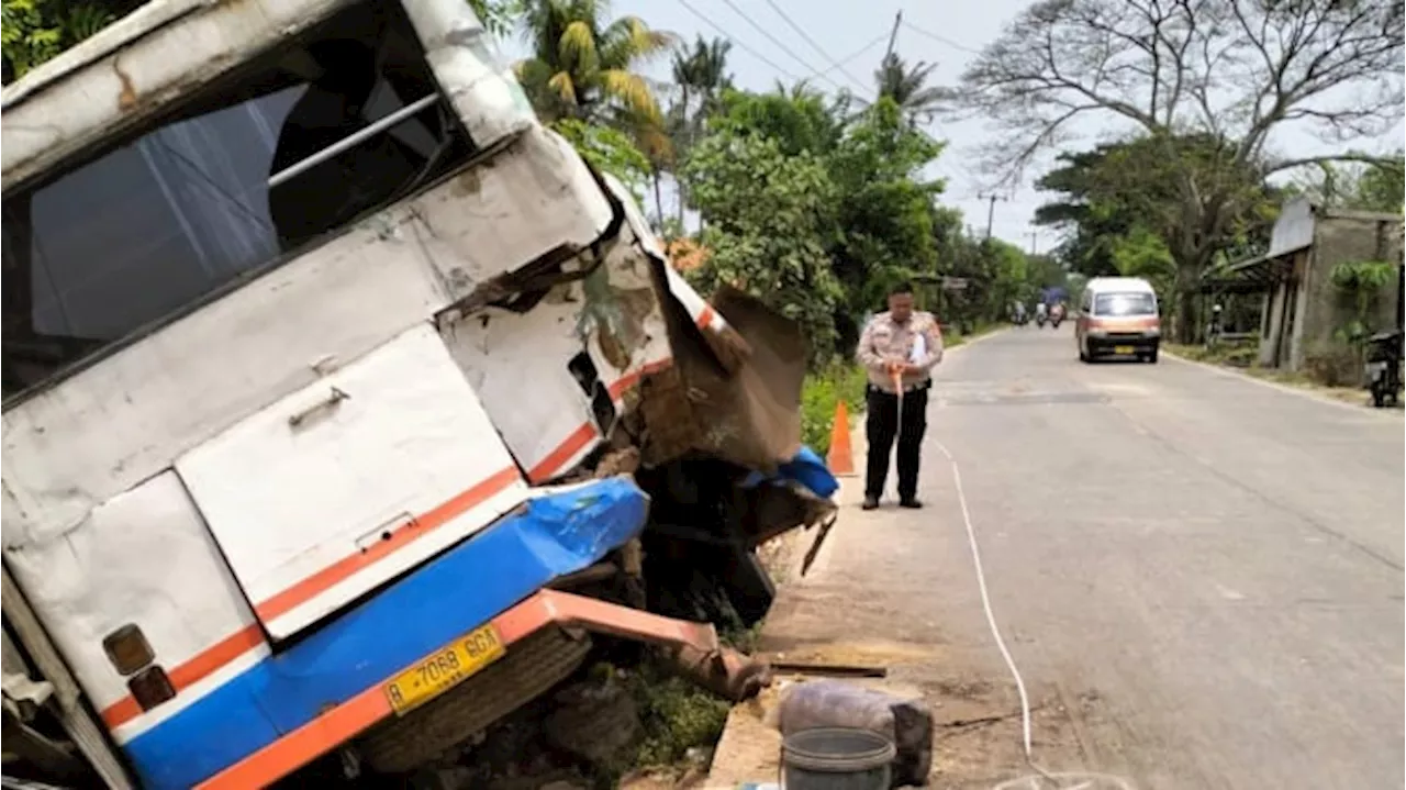 Detik-detik Mengerikan Truk Maut Tabrak Sopir Bus hingga Tewas di Tangerang