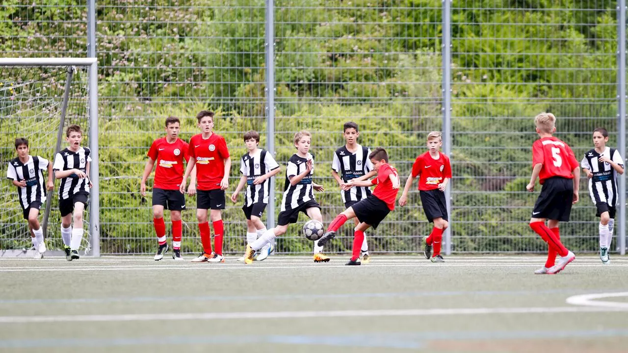 Fußball: Regeländerung für mehr Vereinstreue von Talenten