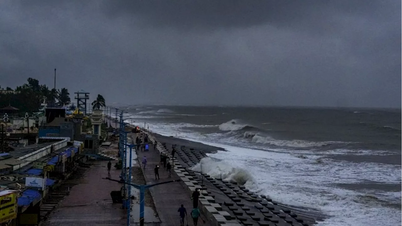 120 KM की रफ्तार से गुजरा साइक्लोन दाना, धामरा-भितरकनिका में लैंडफॉल, ओडिशा-बंगाल के कई इलाकों में तेज आंधी-बारिश