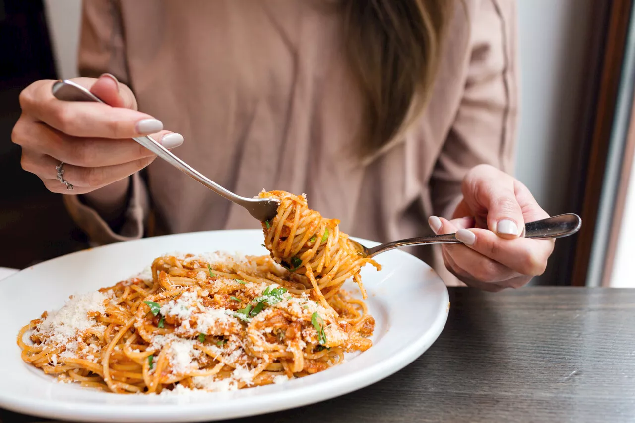 C'est la journée mondiale des pâtes : la star de nos assiettes fait-elle vraiment grossir ?