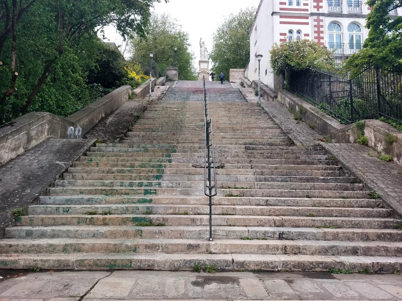 Nantes : 1600 coureurs défient les 121 marches de la Butte Sainte-Anne