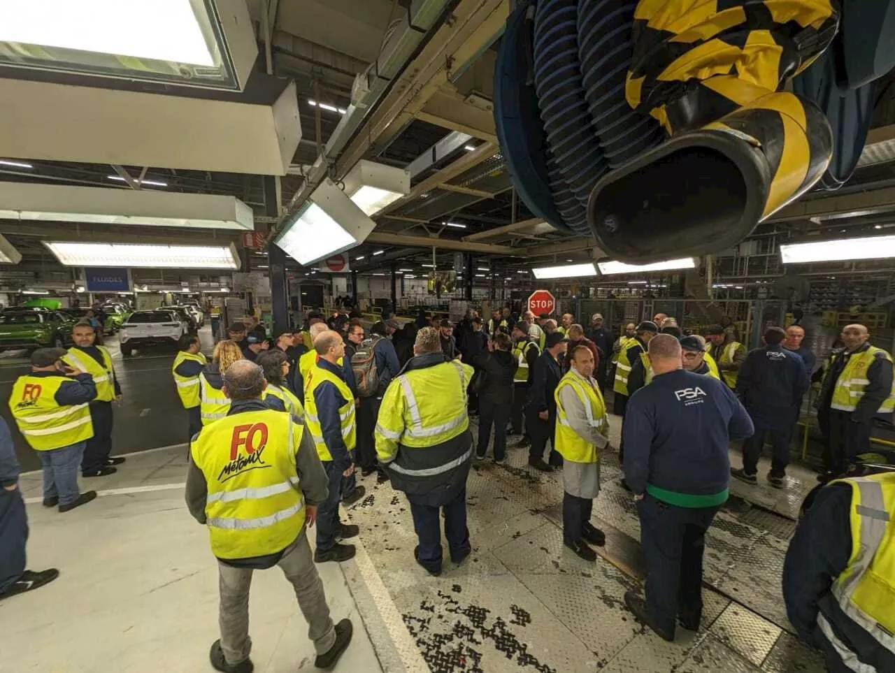 Stellantis à Poissy : les syndicats affirment que « l’usine fermera d’ici 2027 »