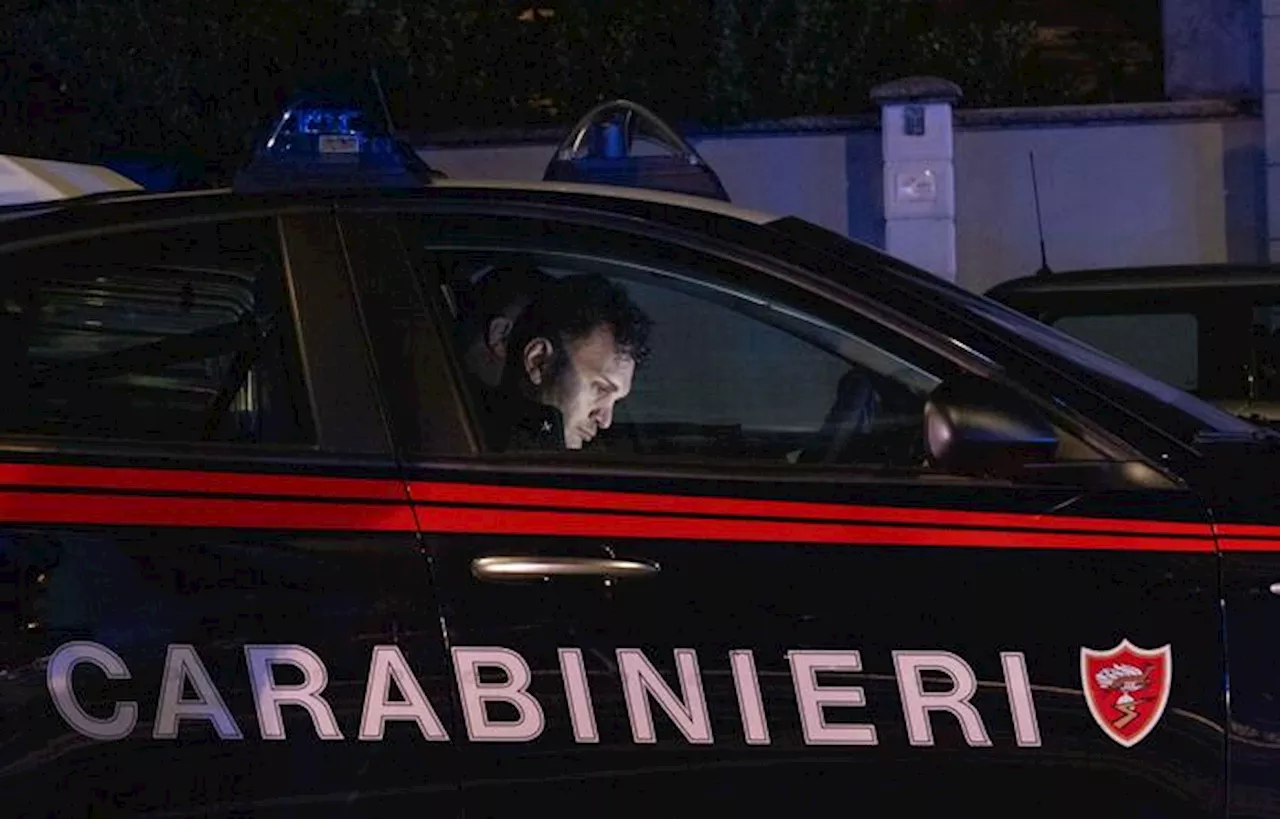 Una ragazza di 14 anni muore cadendo da un tetto, un coetano ascoltato dai carabinieri