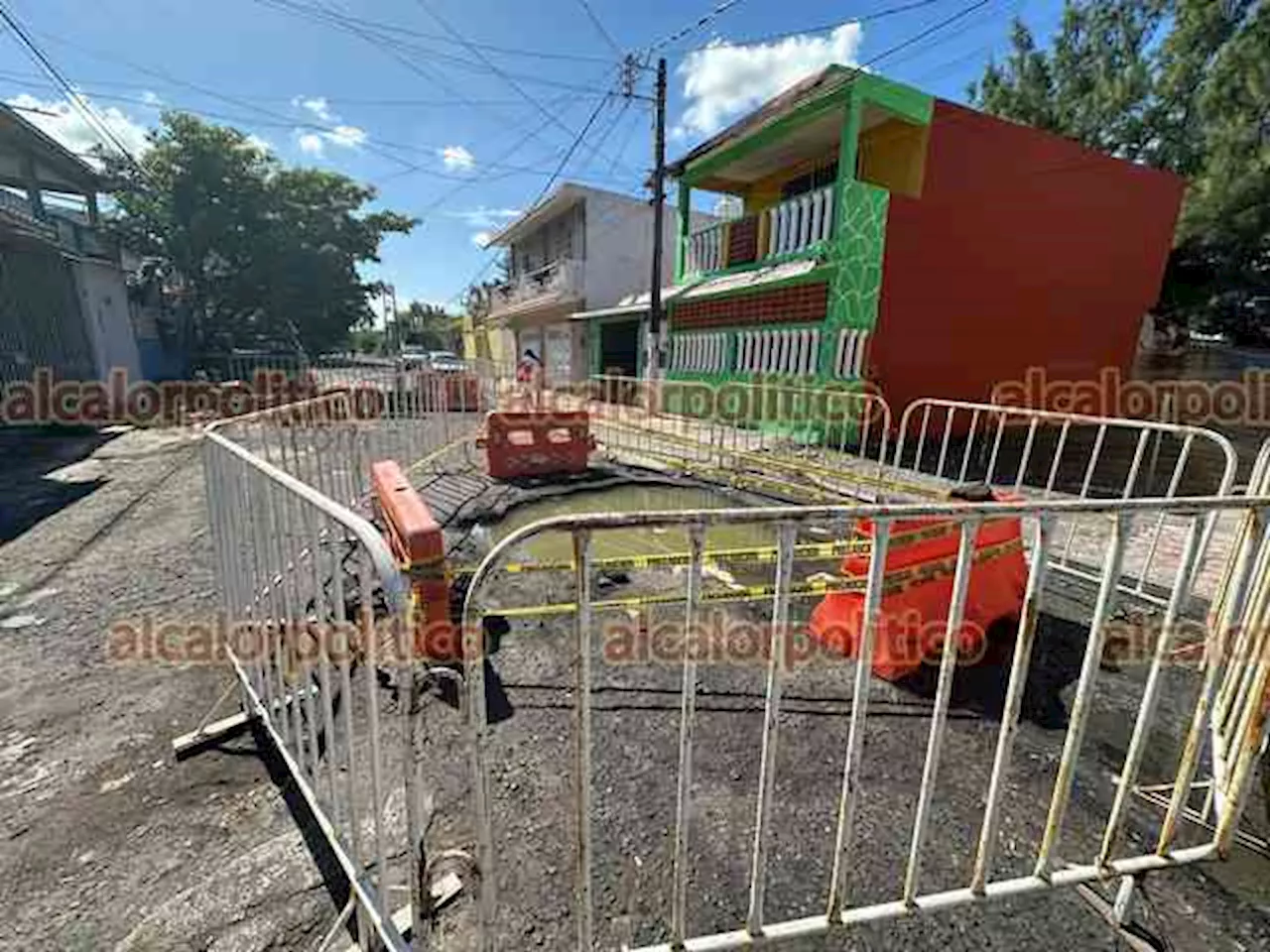 Además de socavón, ahora sufren aguas negras en colonia Playa Linda, en Veracruz