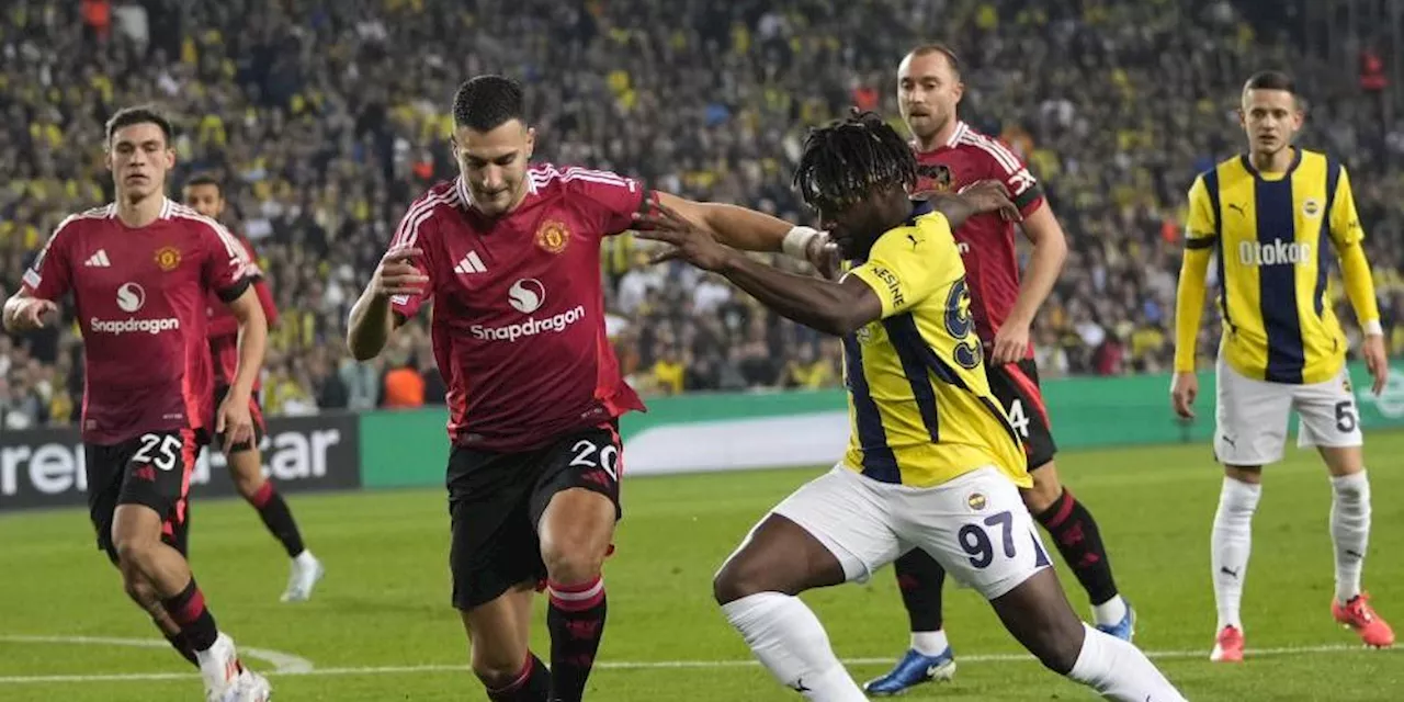 MU Gagal Menang Lawan Fenerbahce, Paul Scholes Salahkan Diogo Dalot