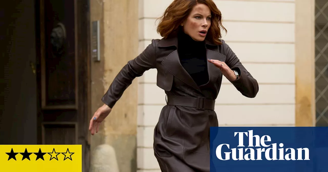 – Kate Beckinsale kicks impeccably chic ass in gender-flipped Taken