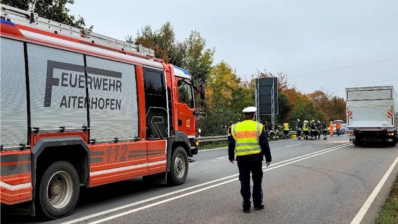 Zwei Schwerstverletzte bei Unfall auf der B20 bei Straubing