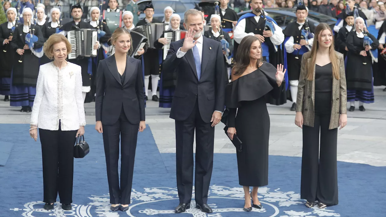 Los looks de Felipe VI, Letizia, Leonor y Sofía en los Premios Princesa de Asturias 2024