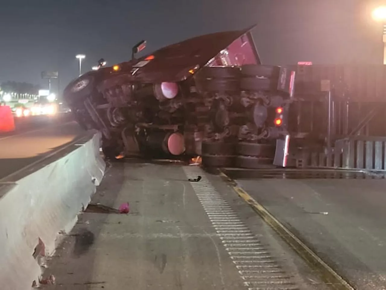 Crash between two 18-wheelers causes serious traffic on I-45 in north Harris County