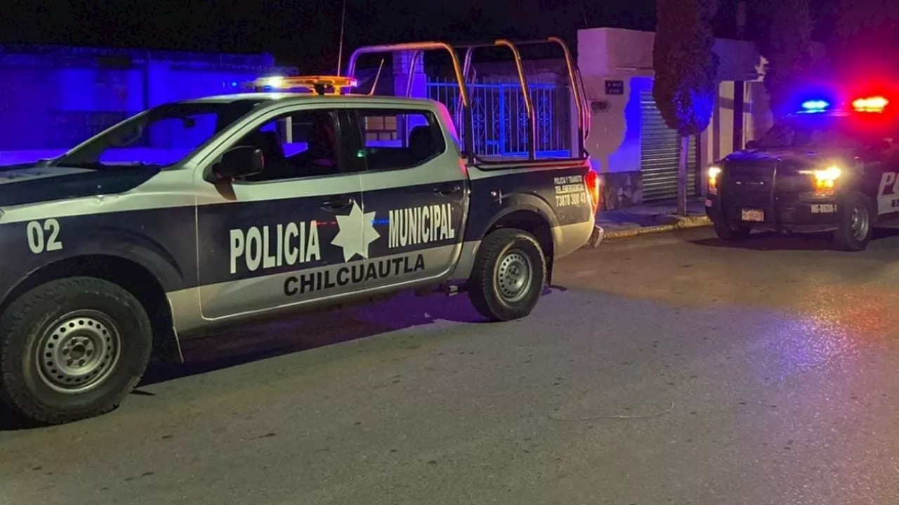 Director de la Policía de Chilcuautla causa choque, involucra a tres vehículos