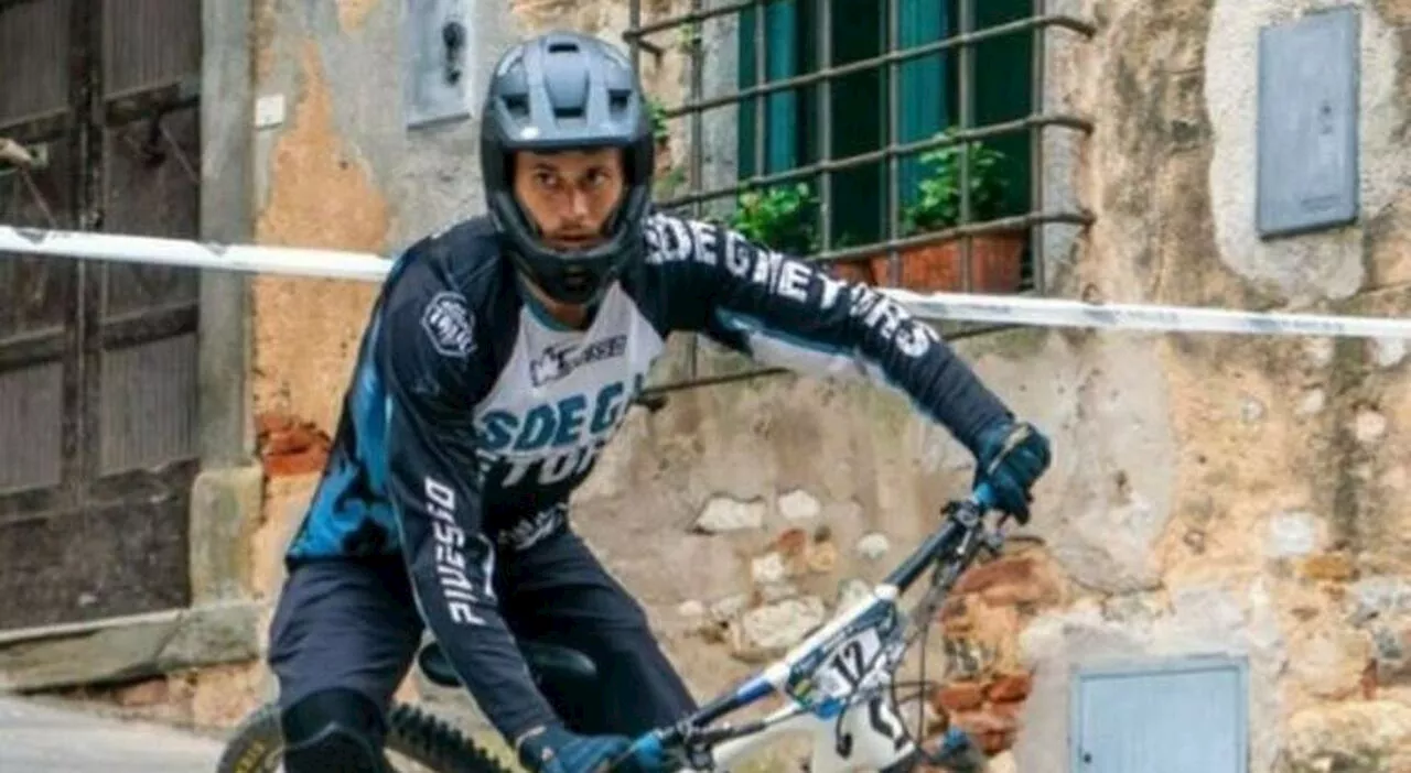 Dario Polidori morto a 30 anni per una malattia fulminante: campione di surf e mountain bike, era papà di un b