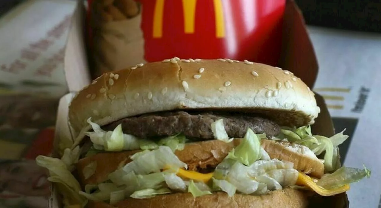 McDonald's, si allarga l'epidemia di Escherichia coli da hamburger negli Usa: il panino e gli ingredienti sosp