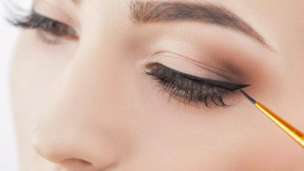 3 Tips Praktis Menyembunyikan Coretan Eyeliner Tanpa Menghapus Makeup Total