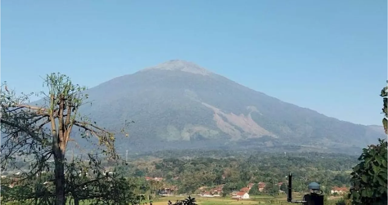 Pendakian ke Gunung Ciremai Ditutup Sementara Mulai Senin Esok