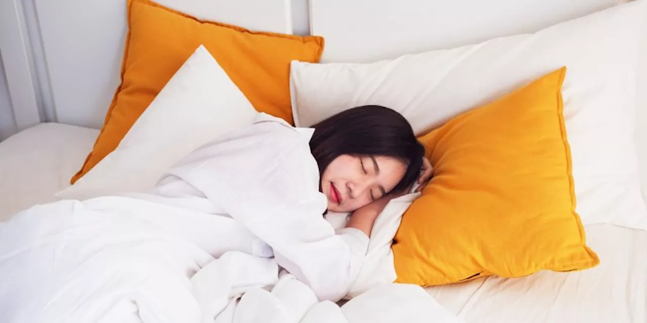 3 Dietary Habits That Totally Mess With Your Sleep, From An RD